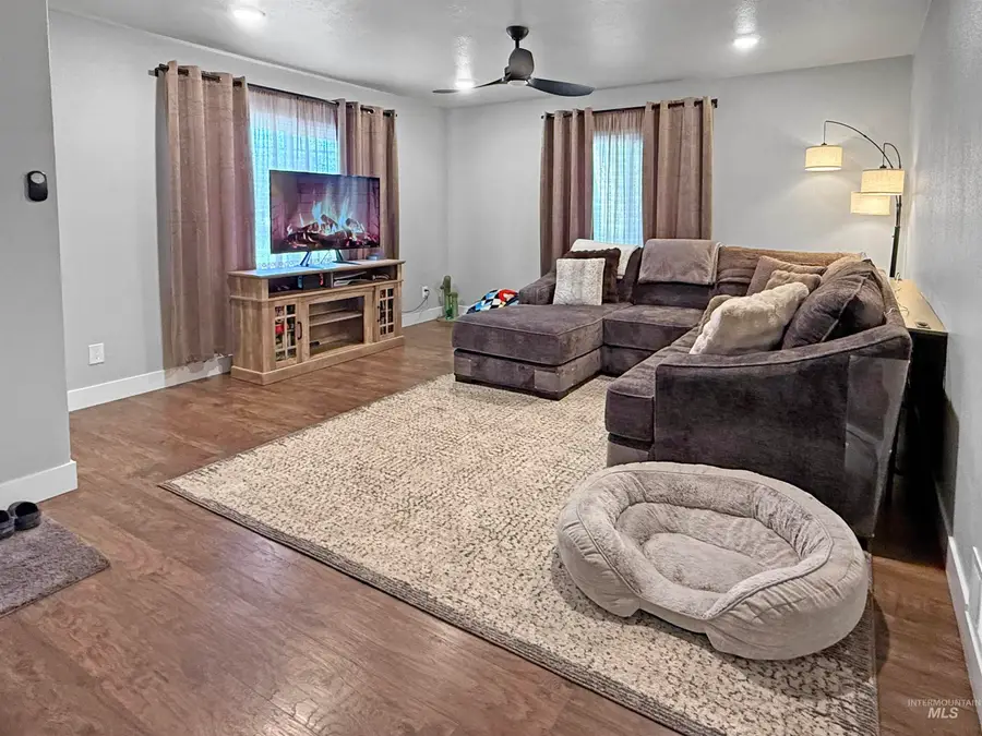 307 Elm St, Clarkston, WA 99403 - #3