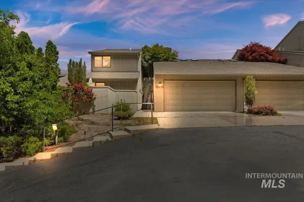 936 E Curling Dr, Boise, ID 83702