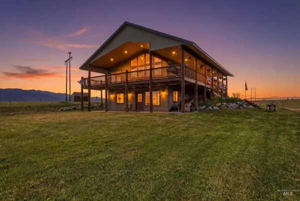 136 Goslin Lp, Cascade, ID 83611
