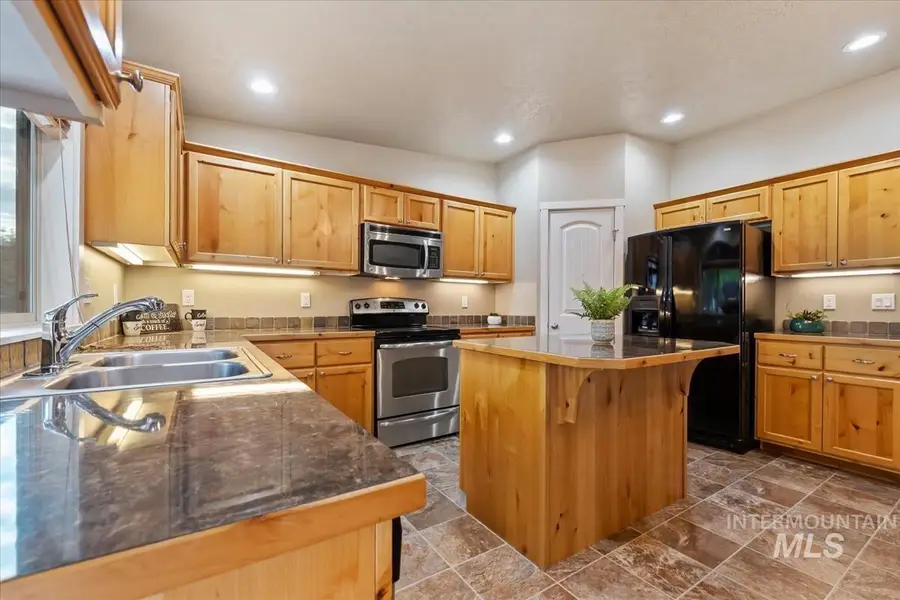 927 E Lockhart Ln, Meridian, ID 83646 - #3