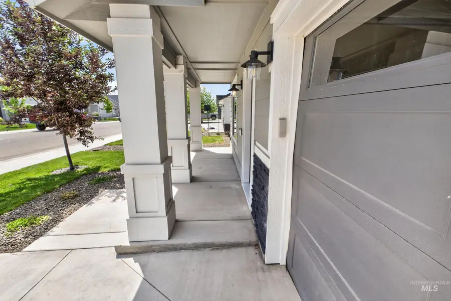7048 W Plateau Creek St, Meridian, ID 83646 - #3