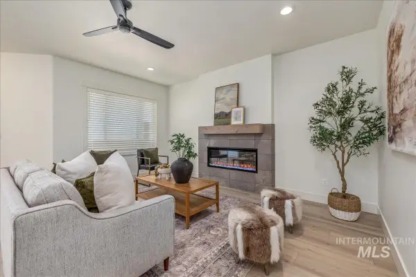 475 E Chevy Dr, Boise, ID 83716