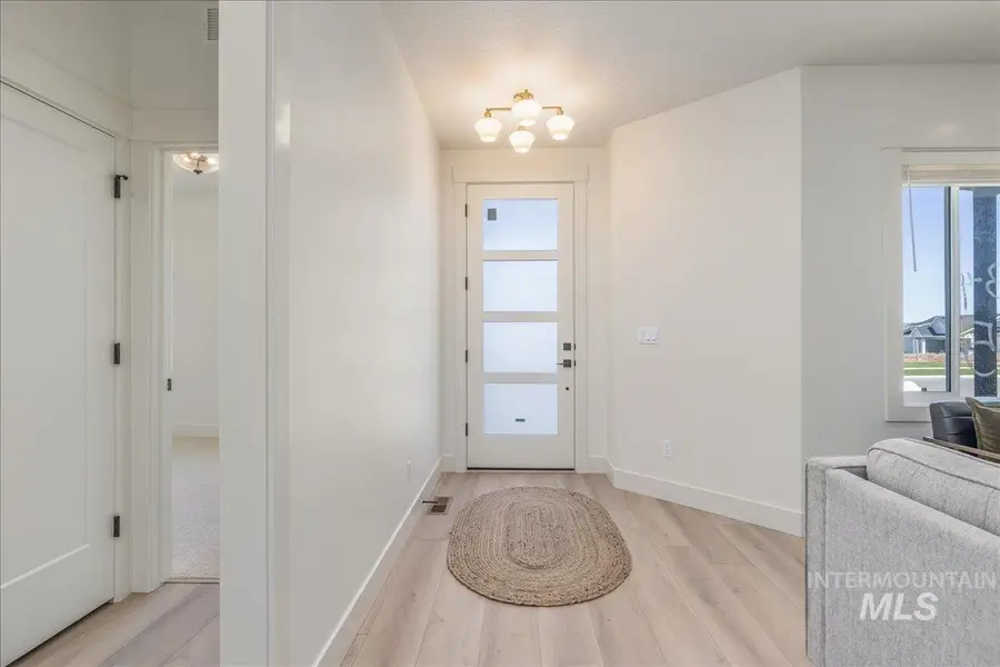 475 E Chevy Dr, Boise, ID 83716 - #2