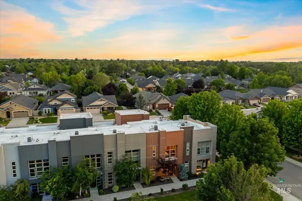 10267 W Carlton Bay Dr, Garden City, ID 83714