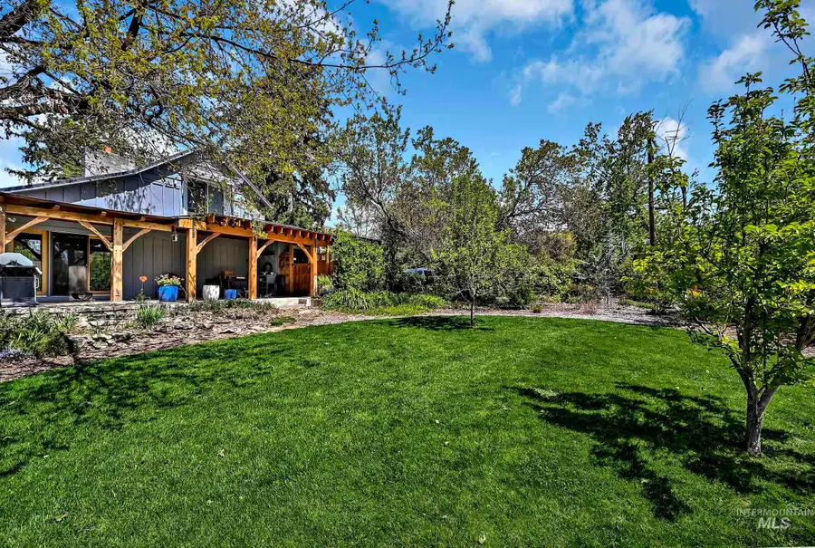 5205 W Hill Rd, Boise, ID 83703 - #2