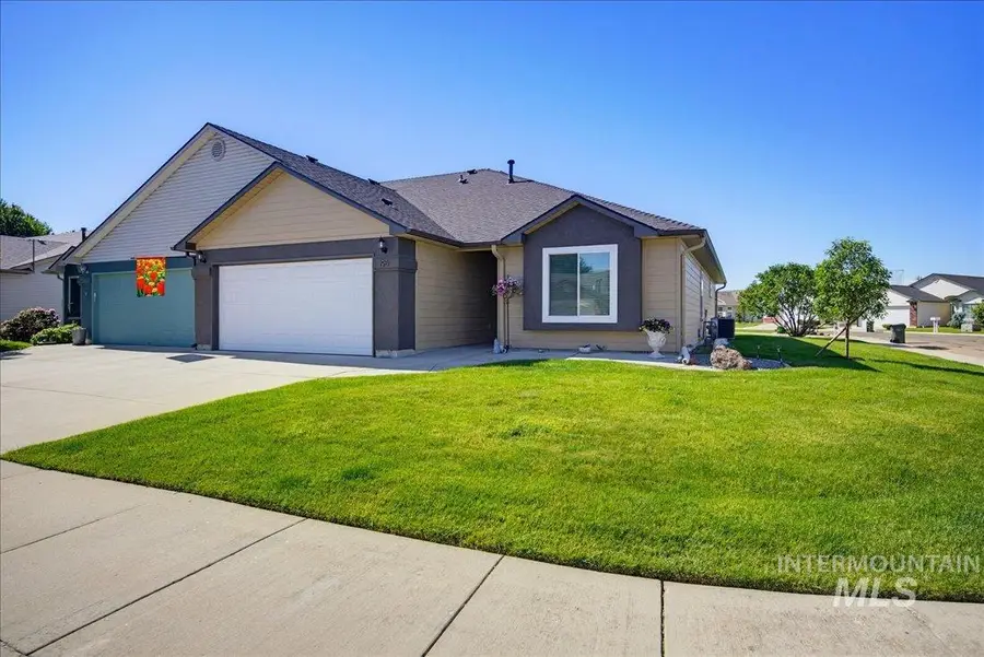 195 E Carmel Drive, Meridian, ID 83646 - #2