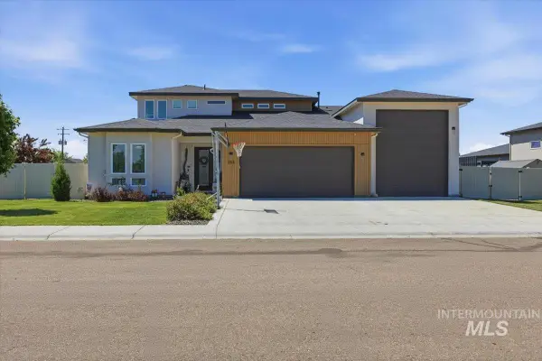 353 Castlebury St, Middleton, ID 83644