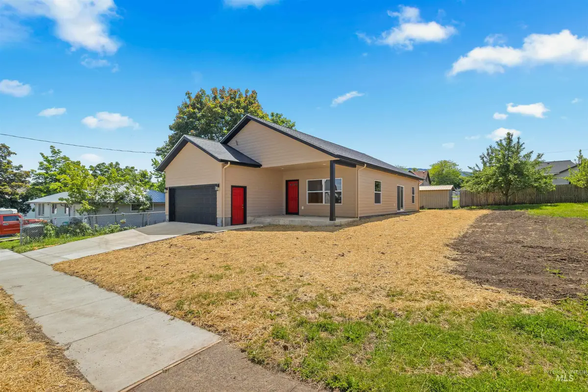 308 W N 3rd Street, Grangeville, ID 83530 - #1
