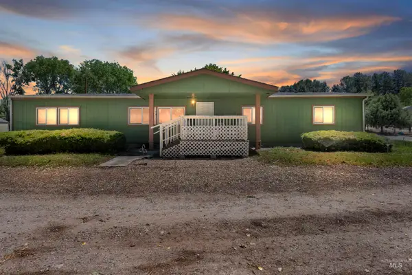 8950 W Edgeview Ln, Eagle, ID 83616