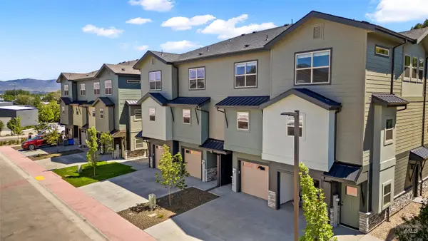 7488 W Swain Lane, Garden City, ID 83714