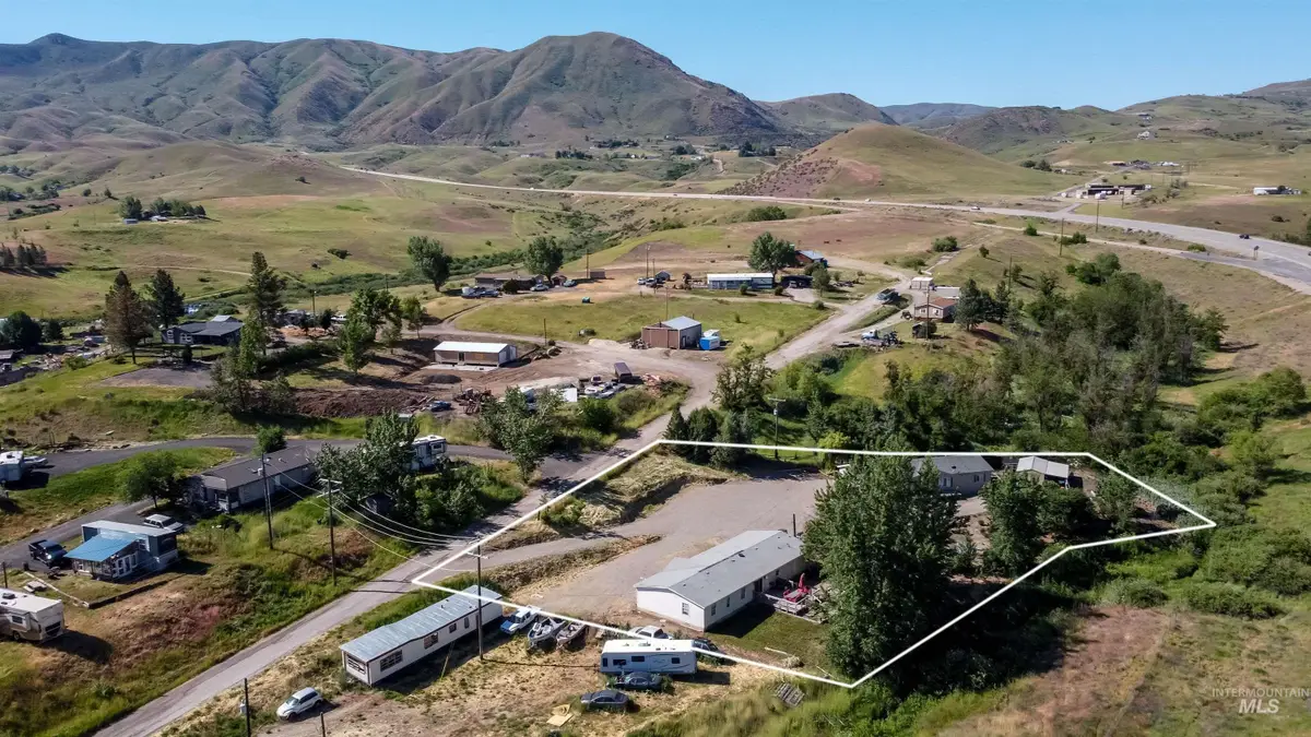 16 & 18 Fenton Ln, Horseshoe Bend, ID 83629 - #1