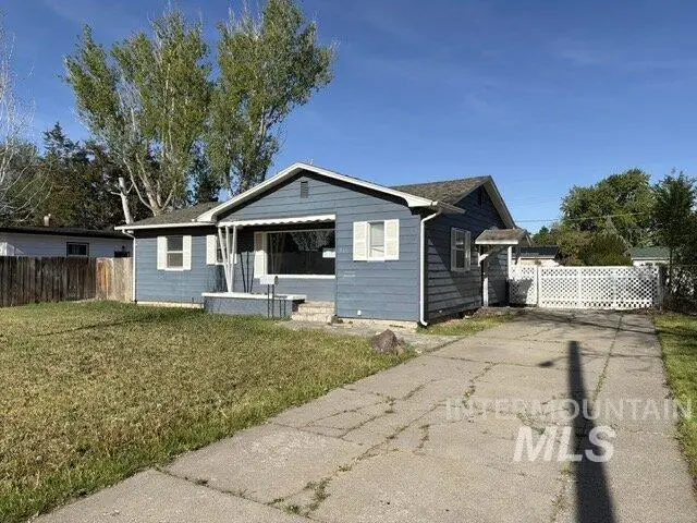 860 N 9th E, Mountain Home, ID 83647 - #1
