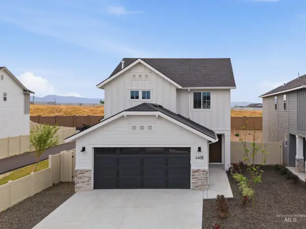 968 Thunderbolt St, Mountain Home, ID 83647