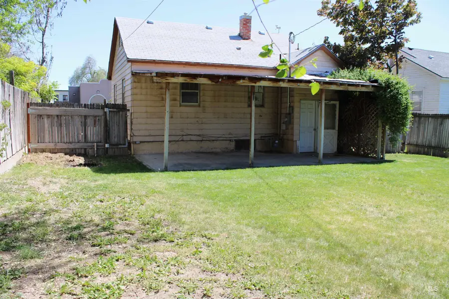 811 S 15th Ave, Nampa, ID 83651 - #3