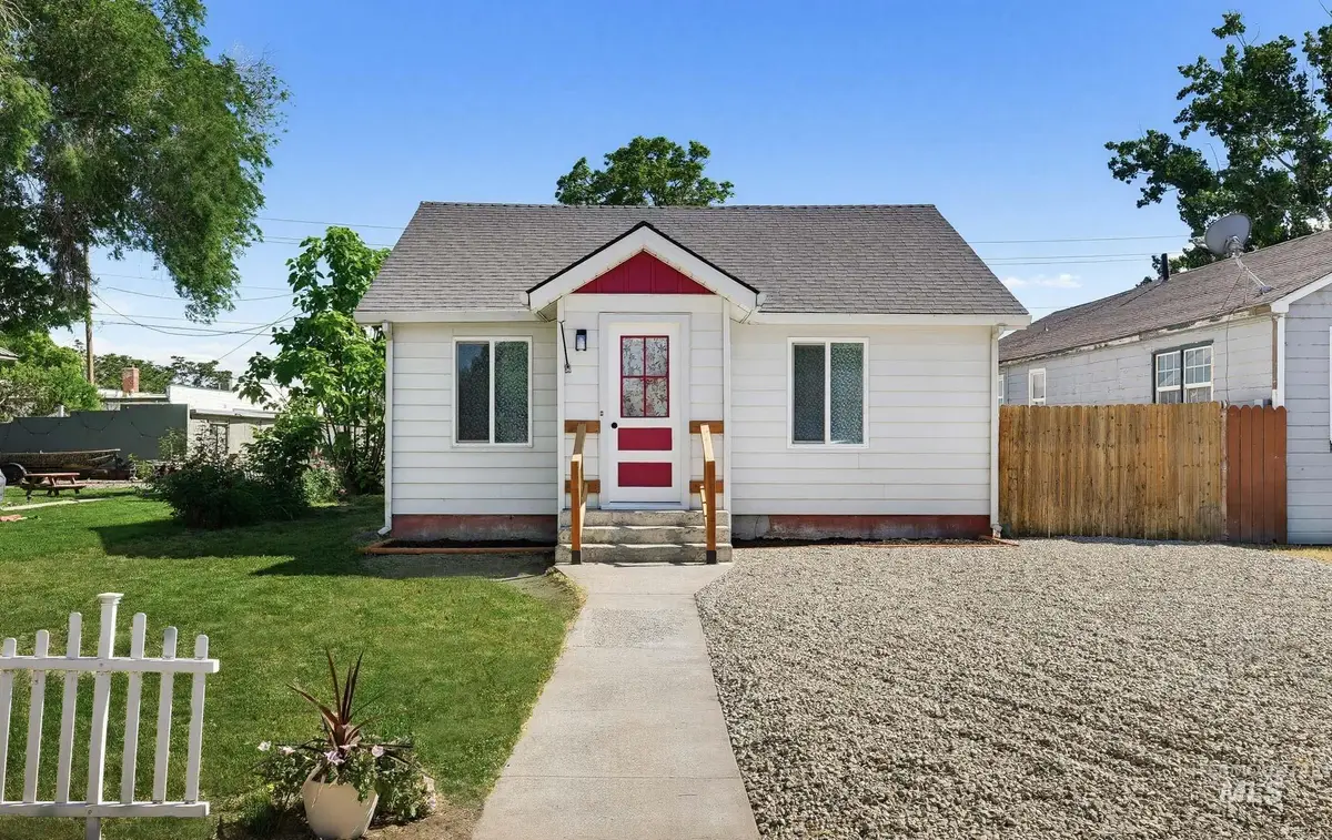 18 E Montana Ave, Homedale, ID 83628 - #1