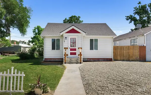 18 E Montana Ave, Homedale, ID 83628