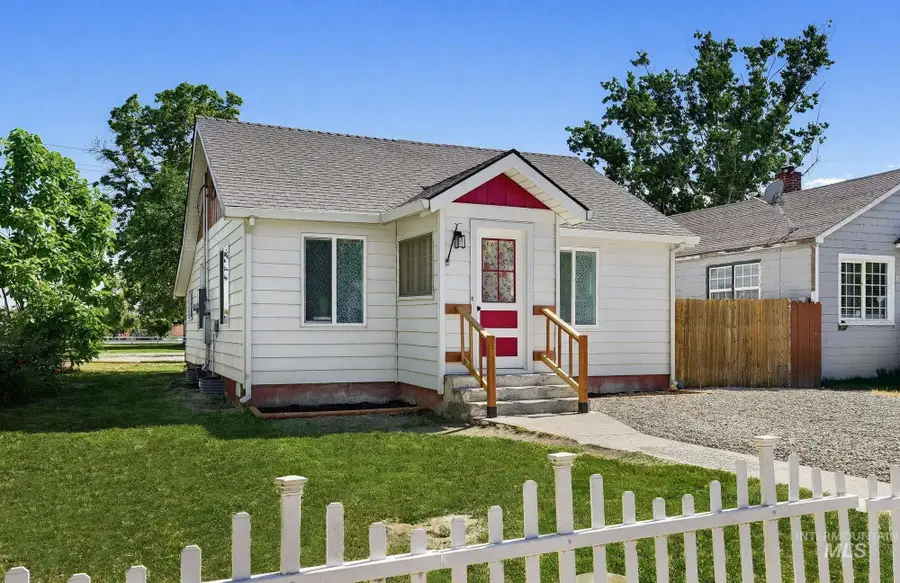 18 E Montana Ave, Homedale, ID 83628 - #2