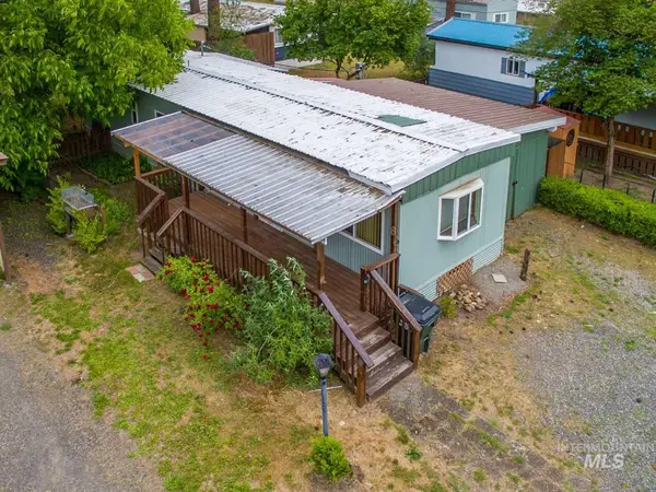 8 Bass Ln, Orofino, ID 83544