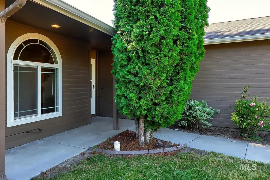 814 Sioux Ave, Emmett, ID 83617 - #2