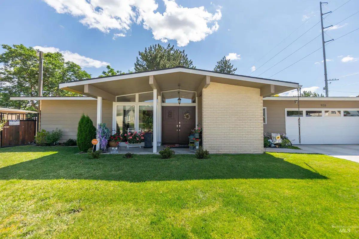 910 N Plateau Ave, Caldwell, ID 83605 - #1