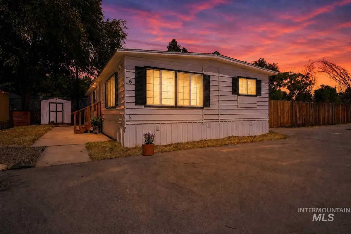 207 E 40th St #Trlr 6, Garden City, ID 83714 - #1