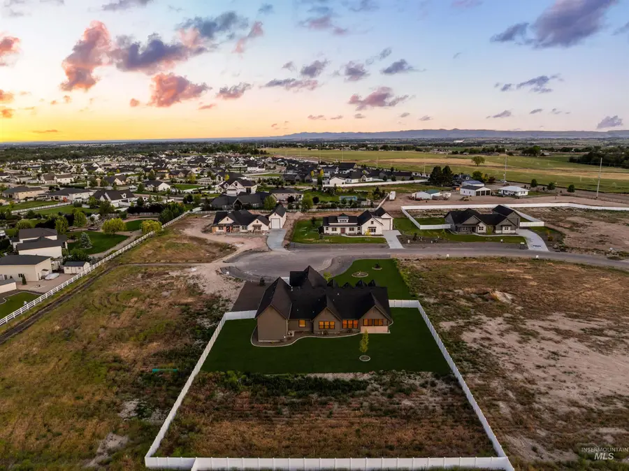 15300 Rhodes Ct, Caldwell, ID 83607 - #2
