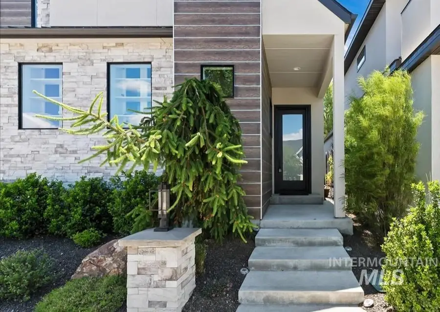 727 E Brooktrail Ln, Eagle, ID 83616 - #3