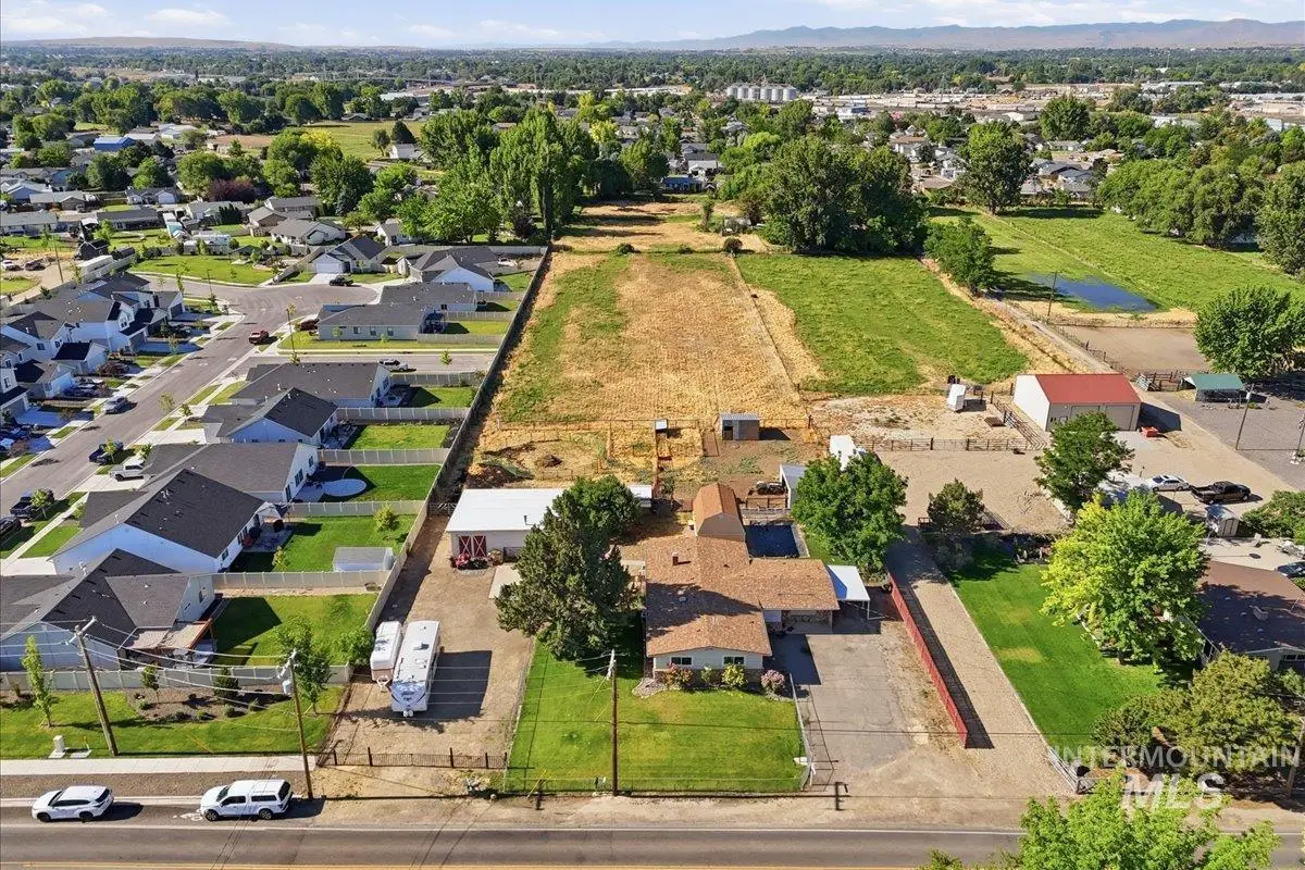 2717 E Victory Rd, Nampa, ID 83687 - #1