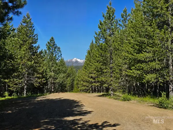 5 Laurins Ln, Cascade, ID 83611
