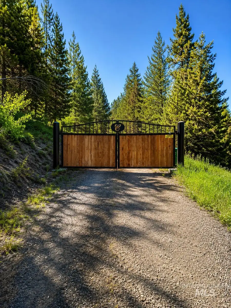 5 Laurins Ln, Cascade, ID 83611 - #3