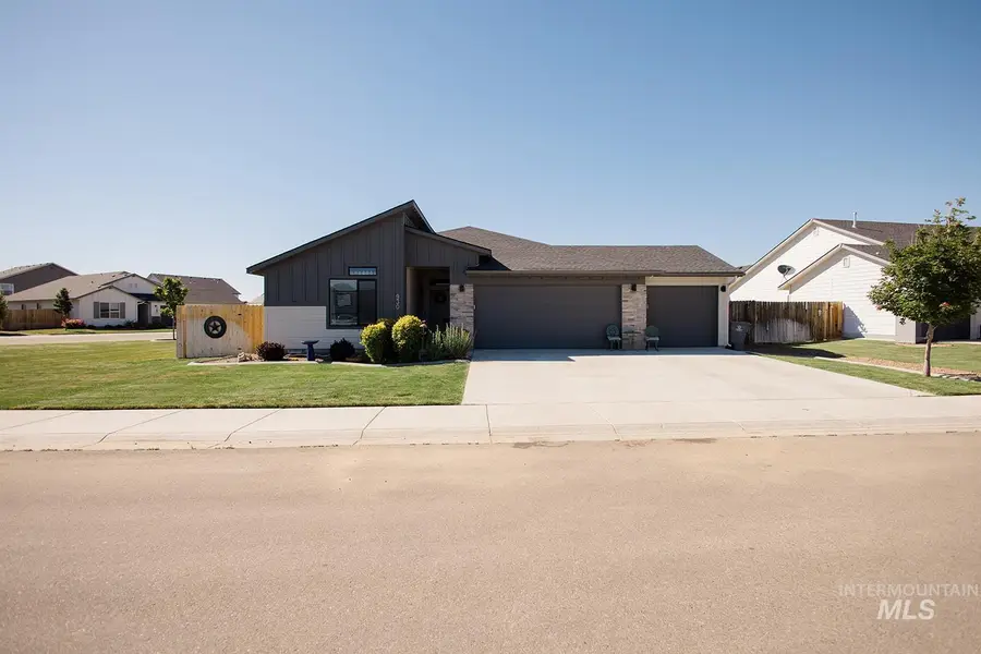 930 SW Lago, Mountain Home, ID 83647 - #2