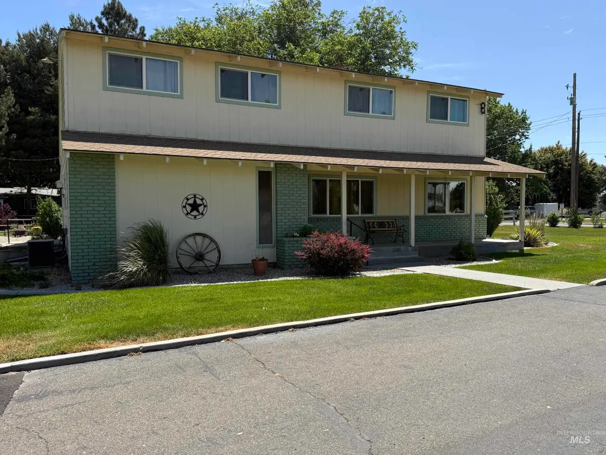 105 NE 16th St, Fruitland, ID 83619 - #1