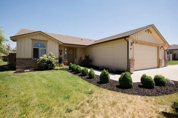 280 NE Greystone Loop, Mountain Home, ID 83647