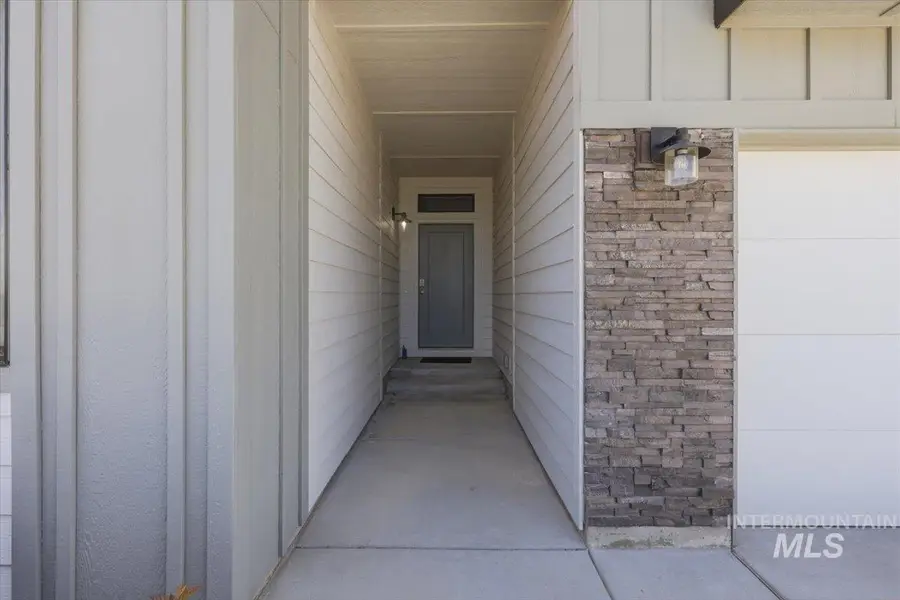 1955 SW Cooper Ave, Mountain Home, ID 83647 - #2