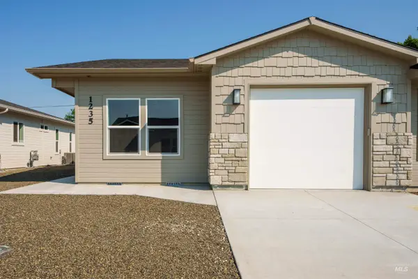 1235 Phillips Circle, Ontario, OR 97914