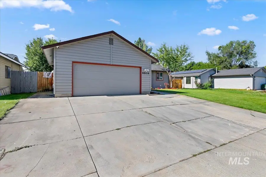 8809 W Canterbury St, Boise, ID 83704 - #3