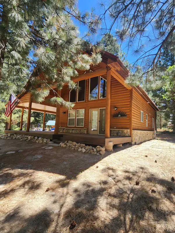 705 E Riverview Cir, Pine, ID 83647