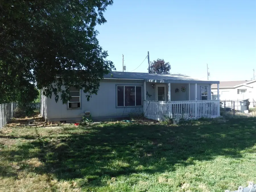 435 3rd Ave W, Wendell, ID 83355 - #2