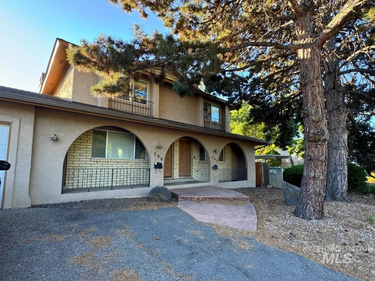 790-792 S Curtis Rd, Boise, ID 83705 - #1