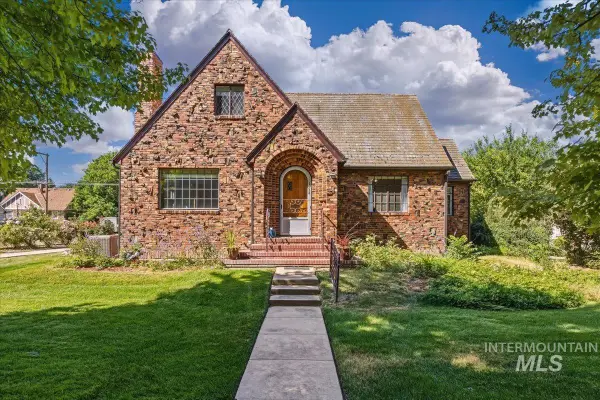1424 Dearborn St, Caldwell, ID 83605