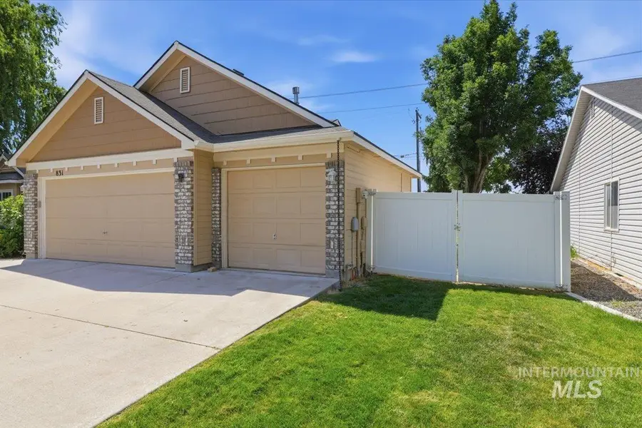 831 W Oakmont Ave, Nampa, ID 83686 - #3