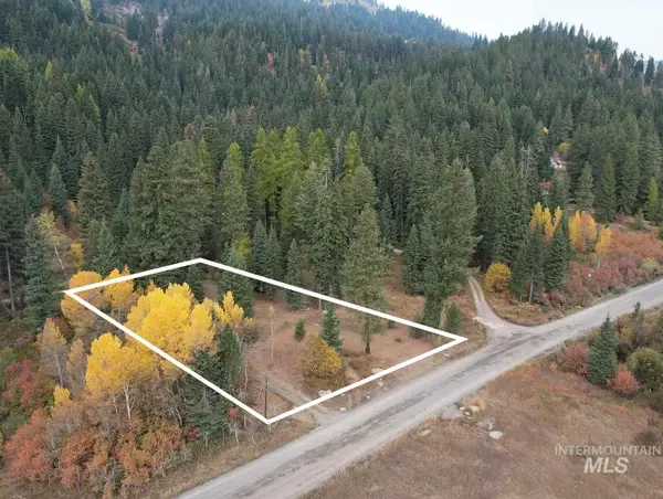 1608 Bear Trail Loop, Cascade, ID 83611