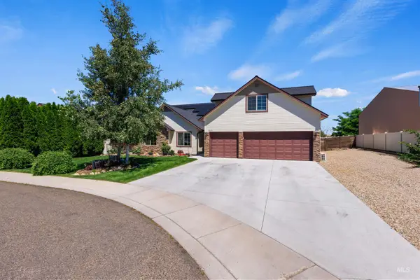1877 Walnut Ave, Fruitland, ID 83619
