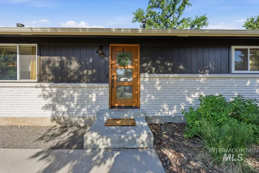 2117 N Raymond St, Boise, ID 83704 - #3
