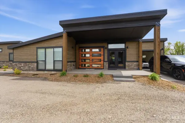 362 W London St, Middleton, ID 83644