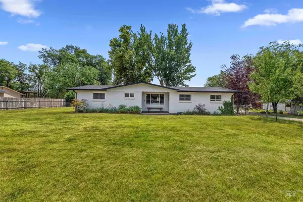 355 E Beacon Light Rd, Eagle, ID 83616