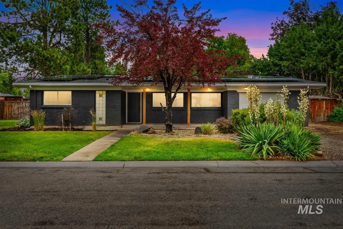 2110 S Broadmoor Dr, Boise, ID 83705 - #1
