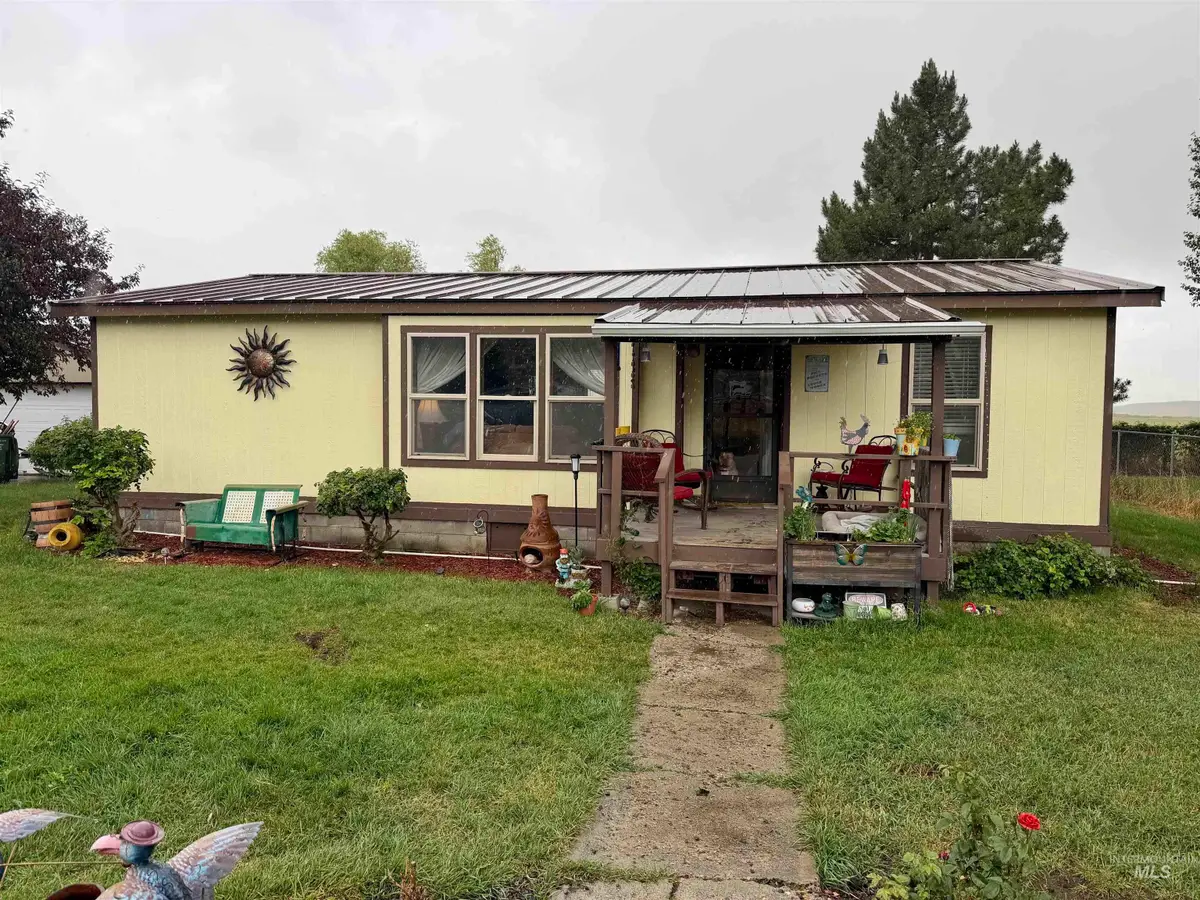 1401 Young Field Ave, Jordan Valley, OR 97910 - #1