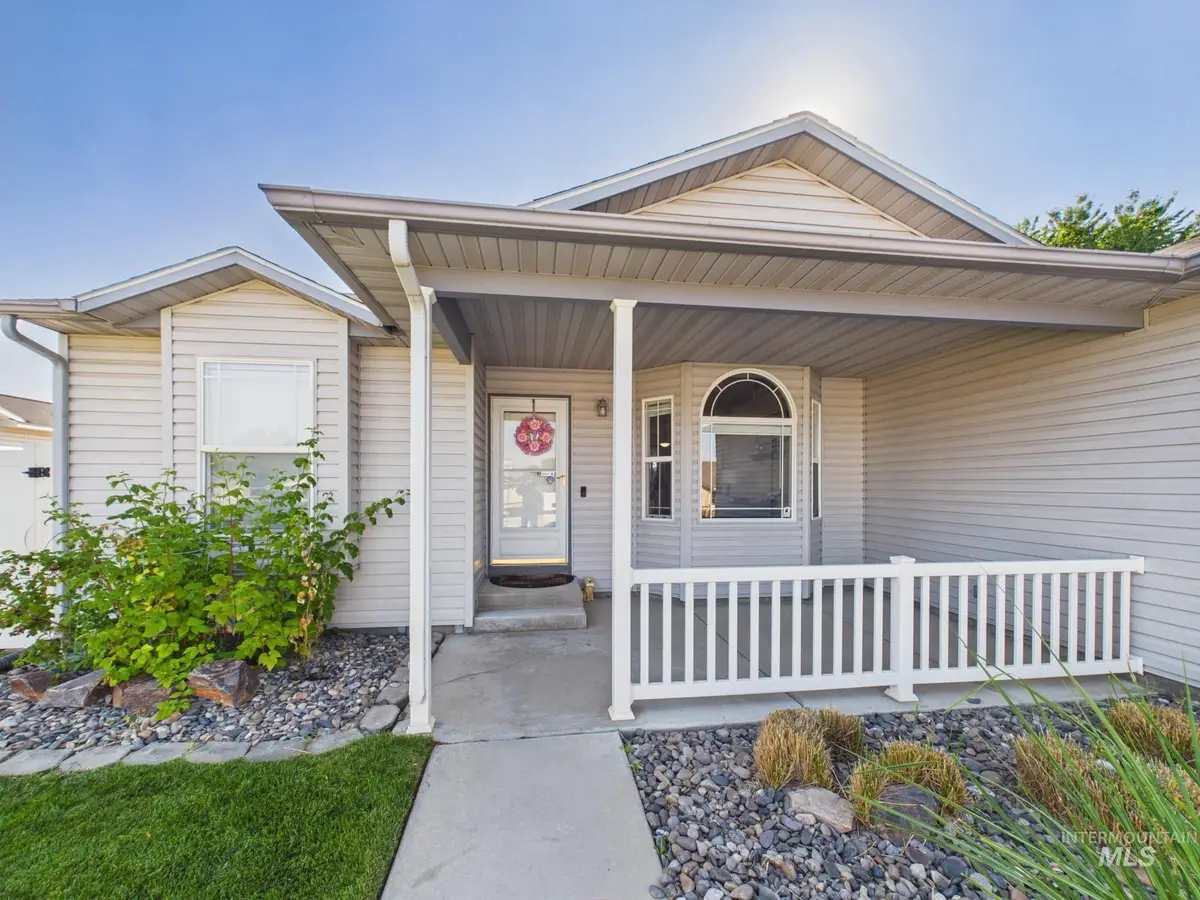 517 W Palmer Dr, Nampa, ID 83686 - #1