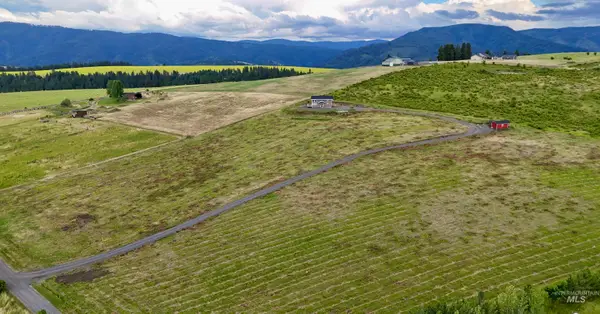 14 Hidden Ranch Ln, Grangeville, ID 83530